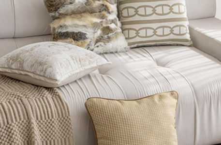 Assortiment intelligent de coussins et de couvertures : débloquez le code d'une esthétique de chambre à coucher en couches